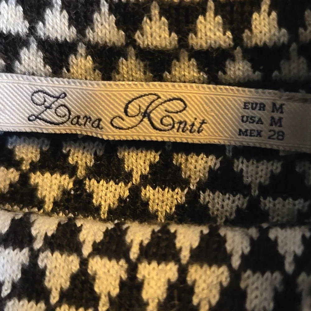 Zara-Blk/white knit turtle neck sleeveless short top Sz M - Picture 3 of 4